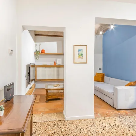 A 2 Passi Da Piazza Grande 公寓